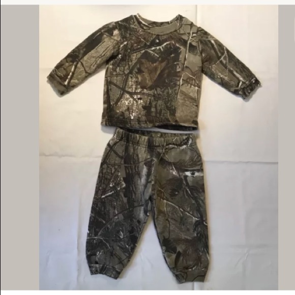 Bass Pro Shop Childs Camouflage sweatsuit. Size: L - Picture 1 of 6